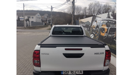 Mountain Top / Real Truck roll cover installed on Toyota Hilux 2024