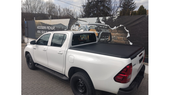 Mountain Top / Real Truck roll cover installed on Toyota Hilux 2024