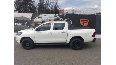 Mountain Top / Real Truck roll cover installed on Toyota Hilux 2024