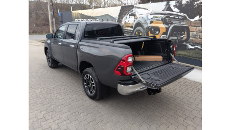 Roll cover, cross bars installed on Toyota Hilux 2023