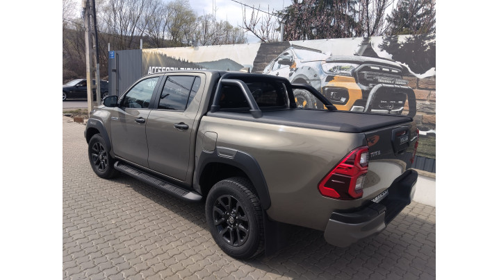 Roll cover, rollbar installed on Toyota Hilux 2025