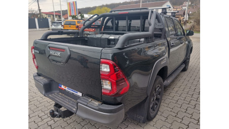 Warn Evo 10S winch and Rocky rollbar installed on Toyota Hilux 2025