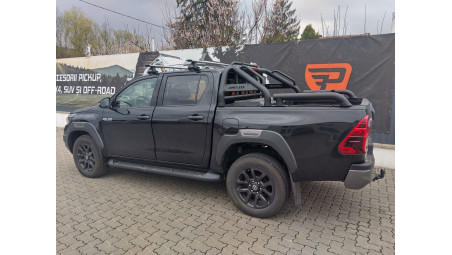 Warn Evo 10S winch and Rocky rollbar installed on Toyota Hilux 2025