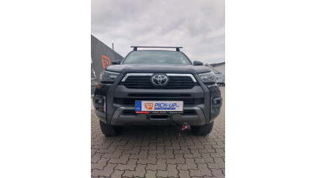 Warn Evo 10S winch and Rocky rollbar installed on Toyota Hilux 2025
