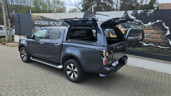 Alpha CMX-W canopy installed on Isuzu D-Max 2021