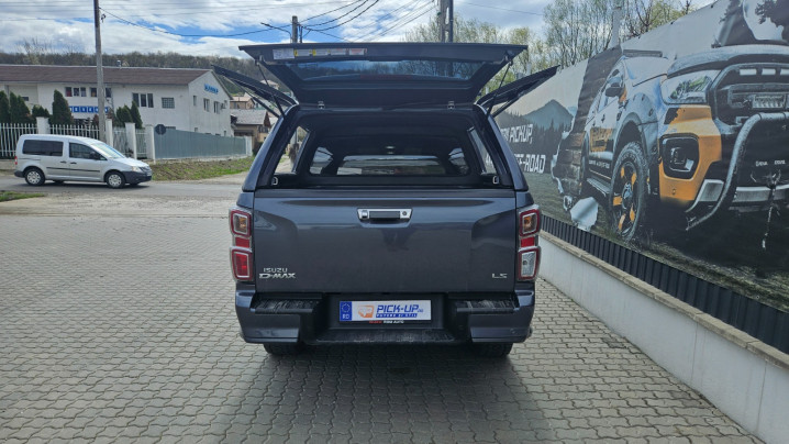 Alpha CMX-W canopy installed on Isuzu D-Max 2021