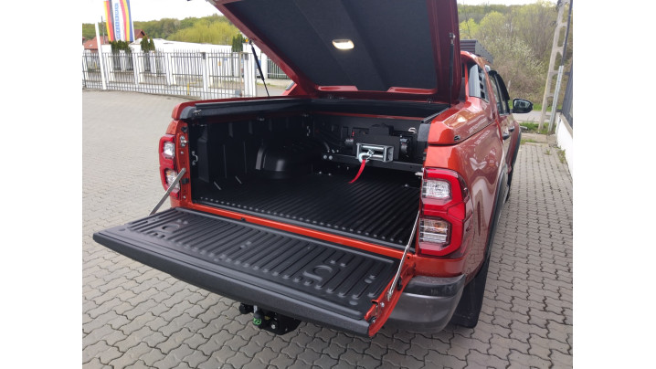 Fully equiped Toyota Hilux 2025