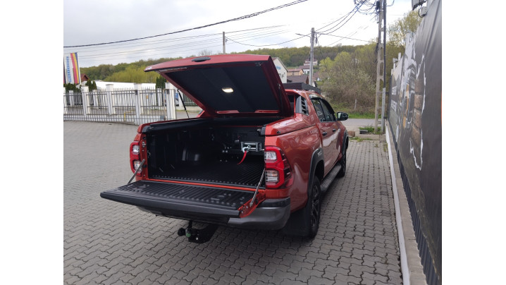 Fully equiped Toyota Hilux 2025
