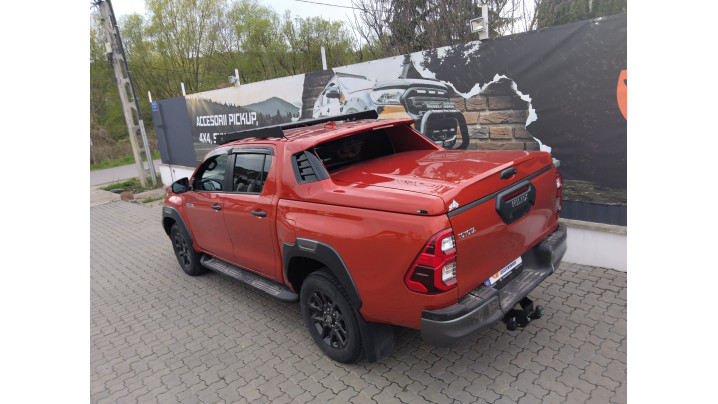 Fully equiped Toyota Hilux 2025