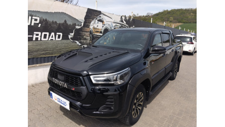 Montare extensie capotă și protecții laterale Safari pe Toyota Hilux GR Sport 2024