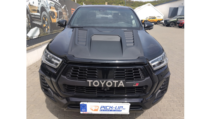 Montare extensie capotă și protecții laterale Safari pe Toyota Hilux GR Sport 2024