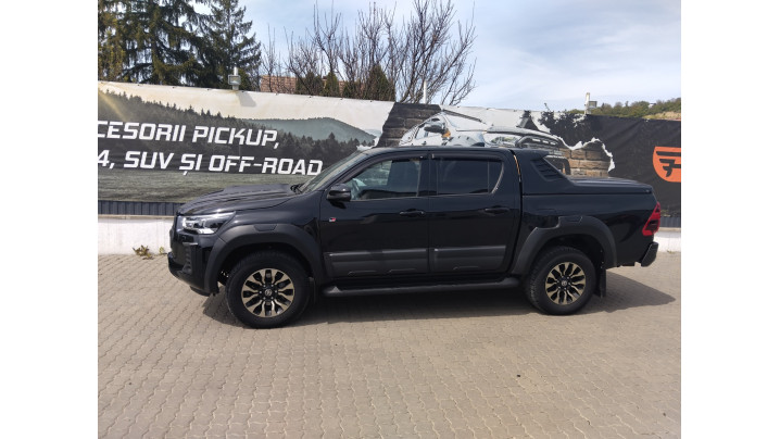 Montare extensie capotă și protecții laterale Safari pe Toyota Hilux GR Sport 2024