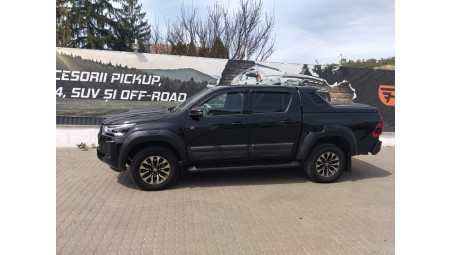 Montare extensie capotă și protecții laterale Safari pe Toyota Hilux GR Sport 2024