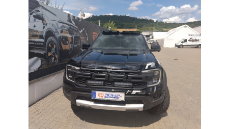 Montare reflectoare Triple‑R 850 Lazer Lamps si consolă proiectoare pe Ford Ranger Raptor 2025