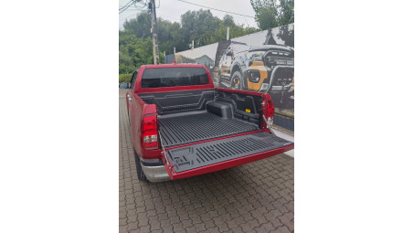 Montare capitonaj de bena si deflectoare geam si capota pe Toyota Hilux 2025