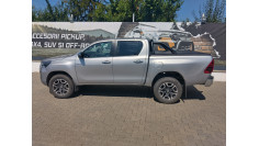 Montare rulou de bena si rollbar marca RealTruck pe Toyota Hilux 2025