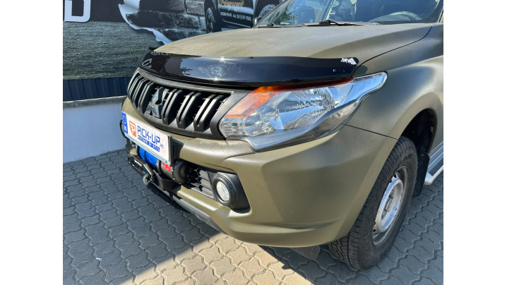 Winch, tow bar, hood guard installed on Mitsubishi L200 2017
