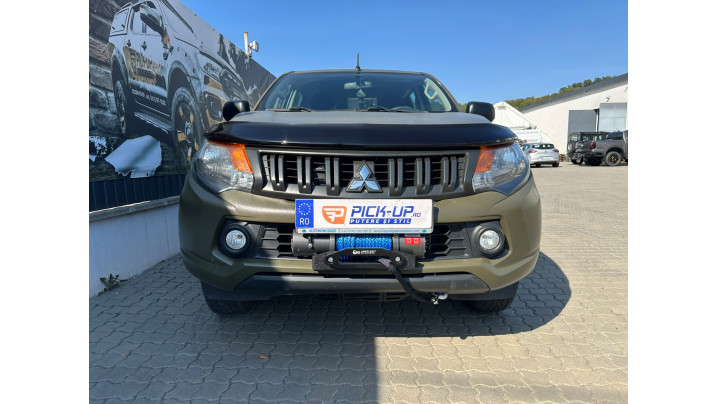 Winch, tow bar, hood guard installed on Mitsubishi L200 2017