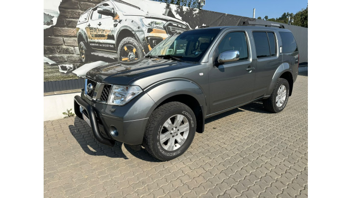 Bullbar installed on Nissan Pathfinder 2006