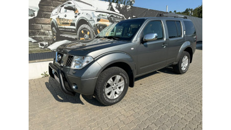 Bullbar installed on Nissan Pathfinder 2006