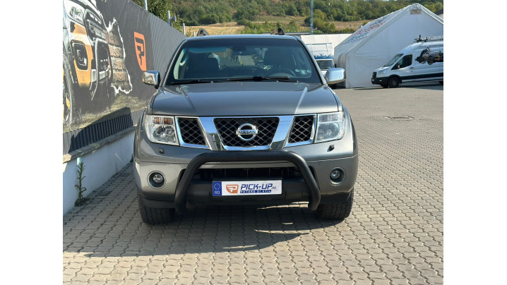 Bullbar installed on Nissan Pathfinder 2006