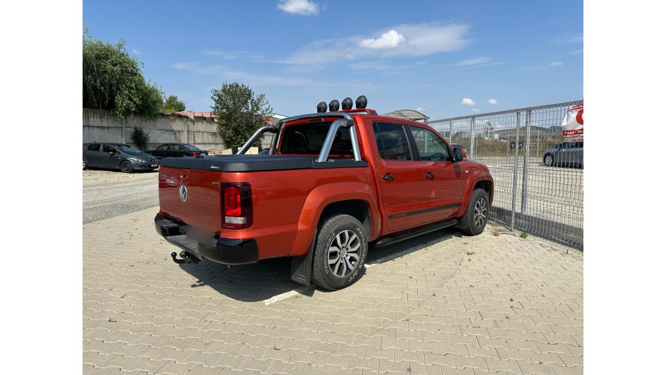AK Galaxy tonneau cover installed on Volkswagen Amarok 2014