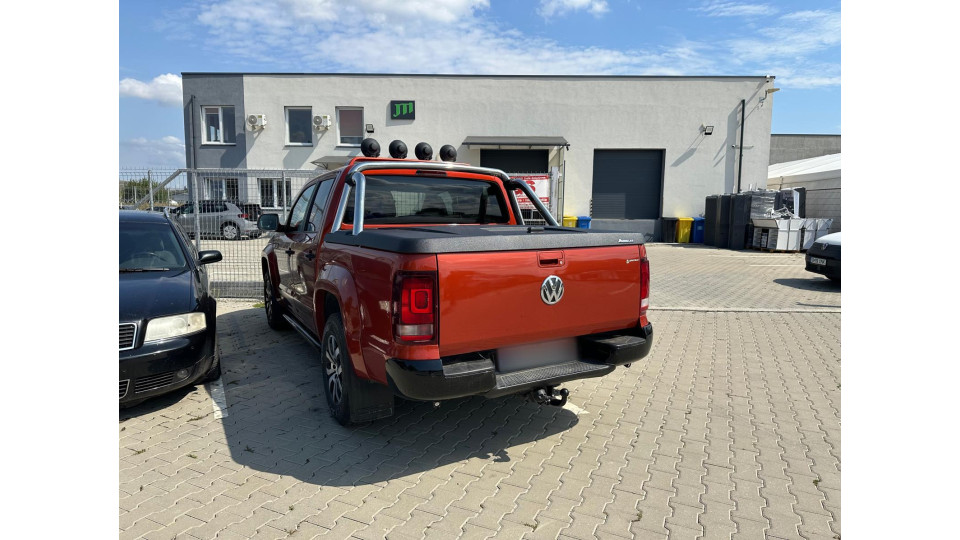 AK Galaxy tonneau cover installed on Volkswagen Amarok 2014