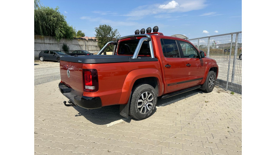 AK Galaxy tonneau cover installed on Volkswagen Amarok 2014