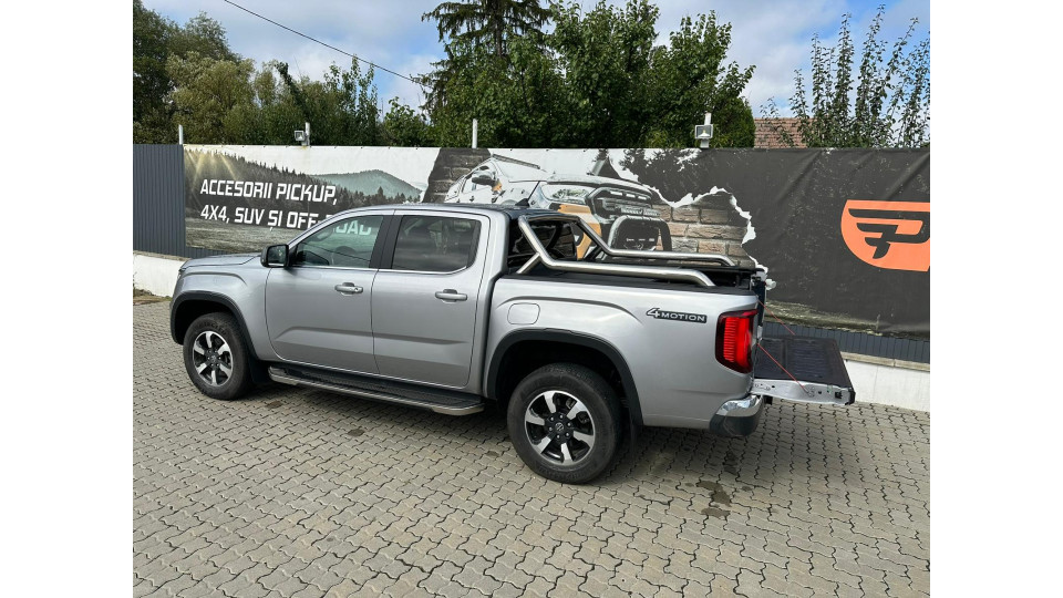 RealTruck roll cover installed on Volkswagen Amarok 2025
