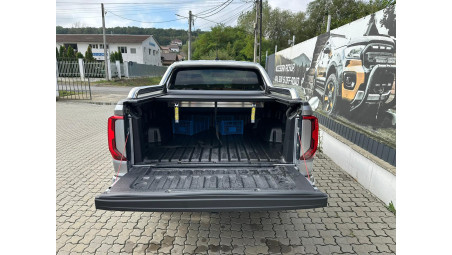 RealTruck roll cover installed on Volkswagen Amarok 2025