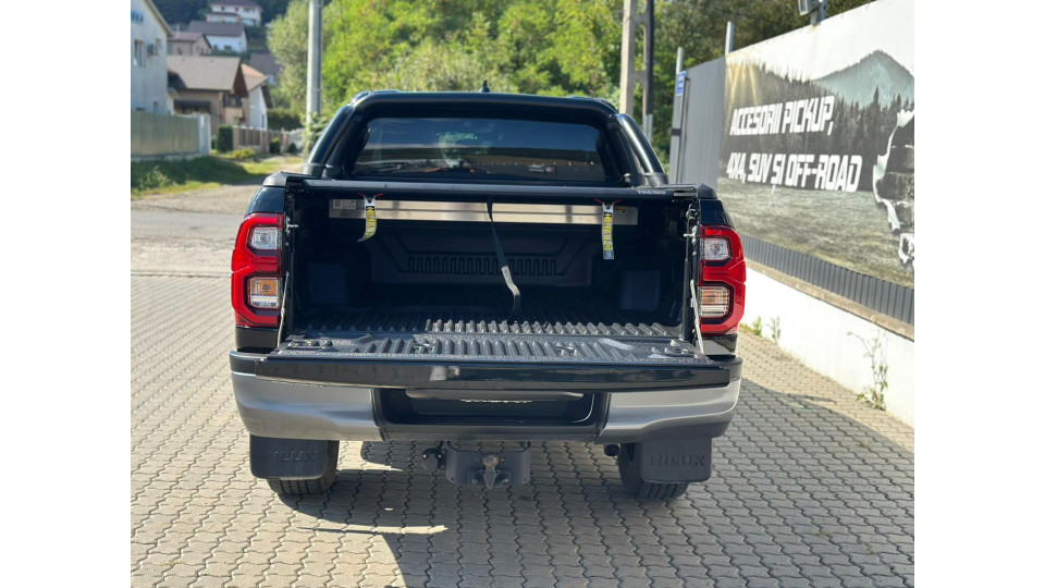 Fully equiped Toyota Hilux 2025
