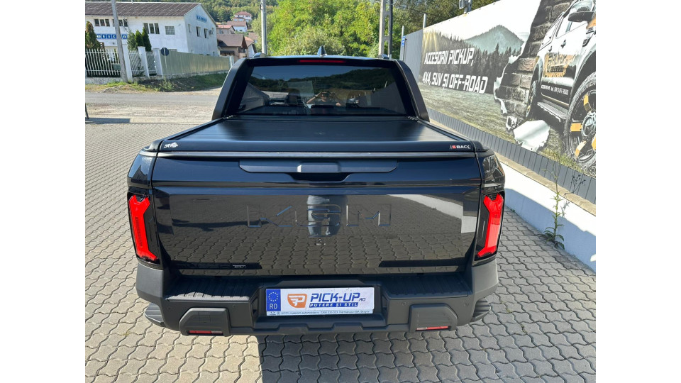 Manual roll cover installed on KGM Musso EV 2025