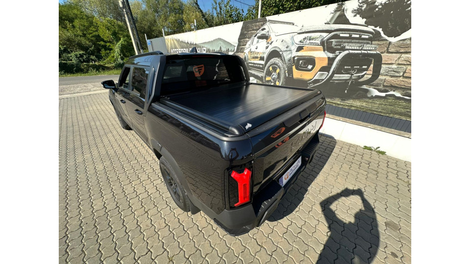 Manual roll cover installed on KGM Musso EV 2025