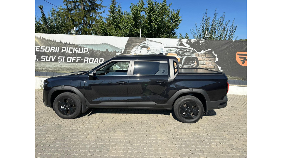 Manual roll cover installed on KGM Musso EV 2025