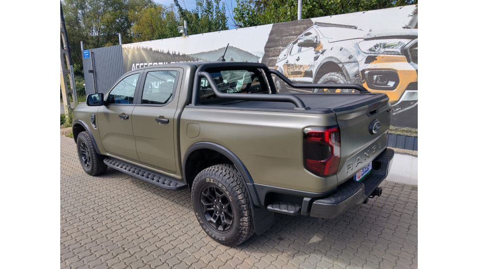 Manual roll cover installed on Ford Ranger Tremor 2025