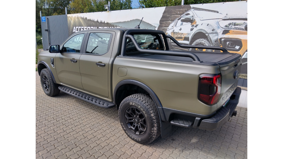 Manual roll cover installed on Ford Ranger Tremor 2025