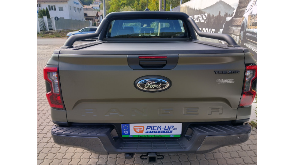 Manual roll cover installed on Ford Ranger Tremor 2025