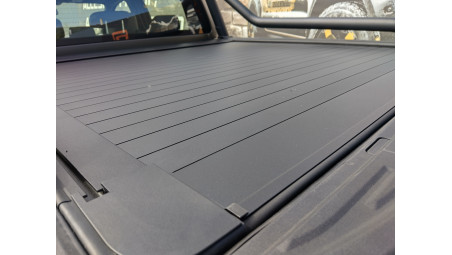 Manual roll cover installed on Ford Ranger Tremor 2025
