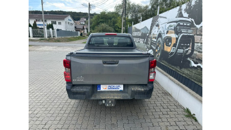 Manual roll cover installed on Isuzu D-Max 2016