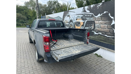 Manual roll cover installed on Isuzu D-Max 2016