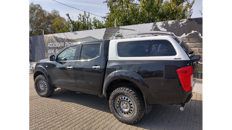 Bed liner and canopy installed on Nissan Navara NP300 2020