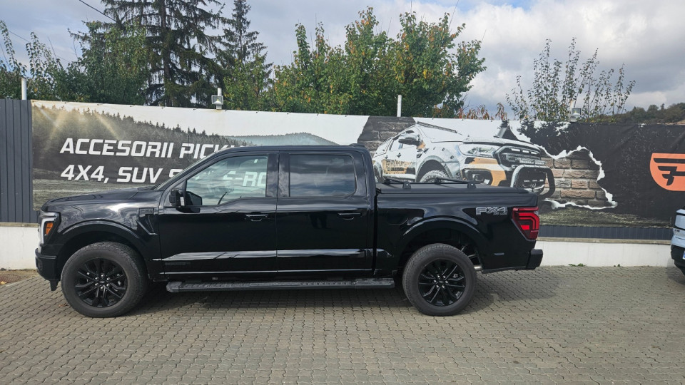 Roll cover and cross bars installed on Ford F150 Lariat