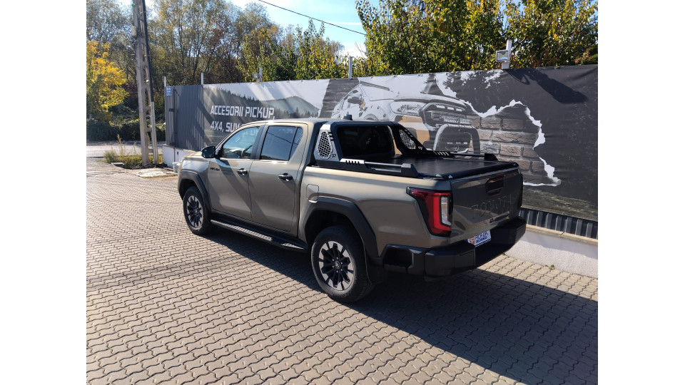 Roll cover and rollbar installed on Toyota Hilux Travo 2026