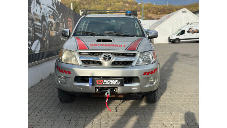 Warn EVO 8S winch installed on Toyota Hilux 2006
